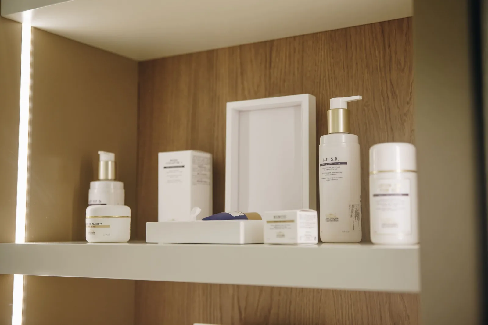 Display shelf at the Miren Medic clinic with Biologique Recherche Lotion P50 and serums in front of the branded sign.