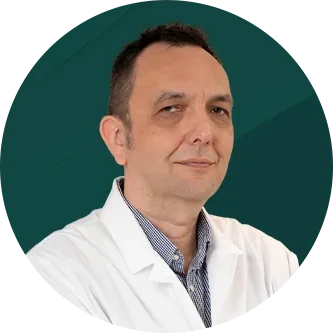 Portret Dr Saše Ivanovića, kardiologa i člana stručnog tima klinike Miren Medic.